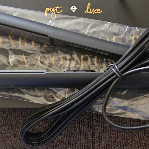 PYT Luxe Pro Digital Ceramic Styler. Brand New - Picture 3 of 4